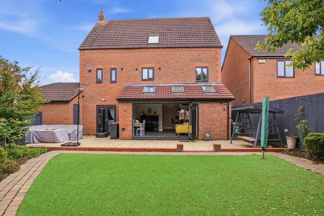 12 Babington Close, Milton Keynes photo 4