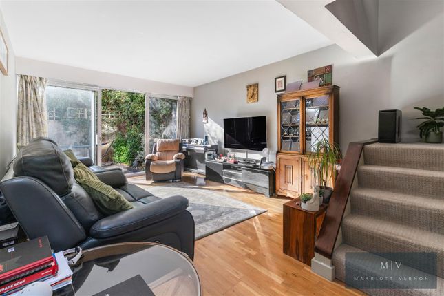 20, Tipton Drive, Croydon photo 2