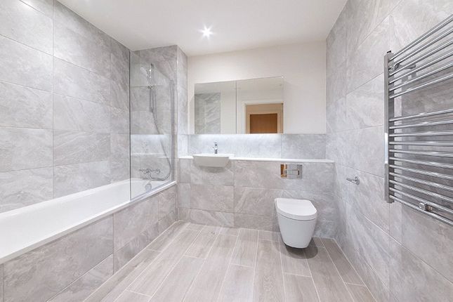 D Apartment 1104, 1, Deal Porters Way, London photo 5