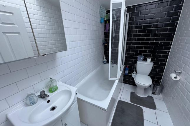 Room 4, 17 Phoenix Place, Dartford photo 3