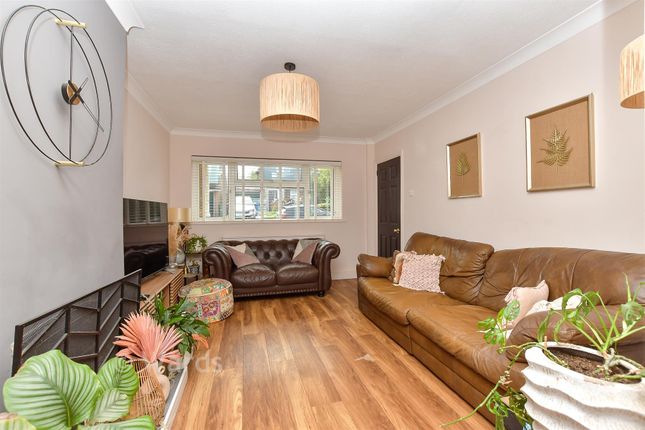 83, Cliff Gardens, Sheerness photo 4