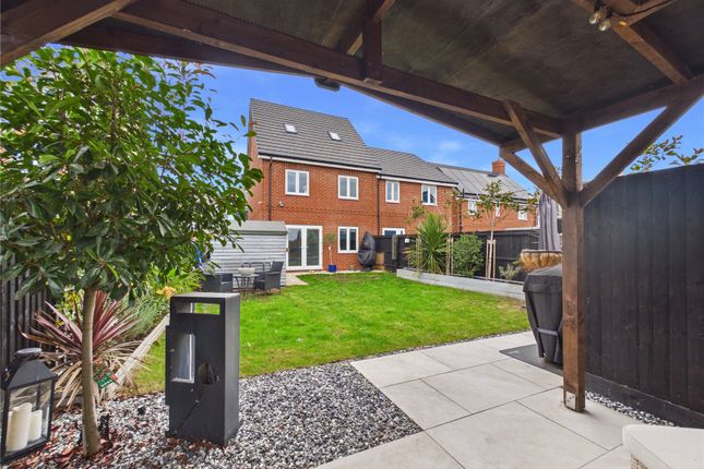 James Ward Road, Essex photo 2