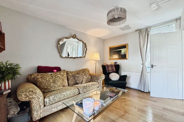28, Rawden Place, Cardiff photo 3
