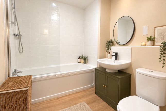 Flat 27, Siric House, Circular Road South, Essex photo 5
