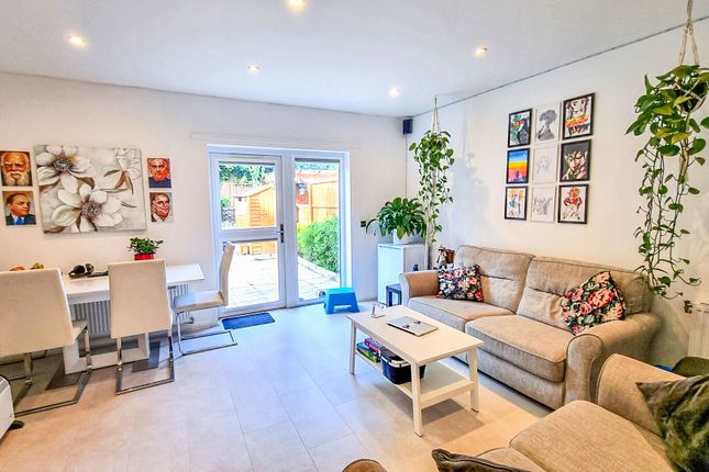 3, Potter Close, London photo 2