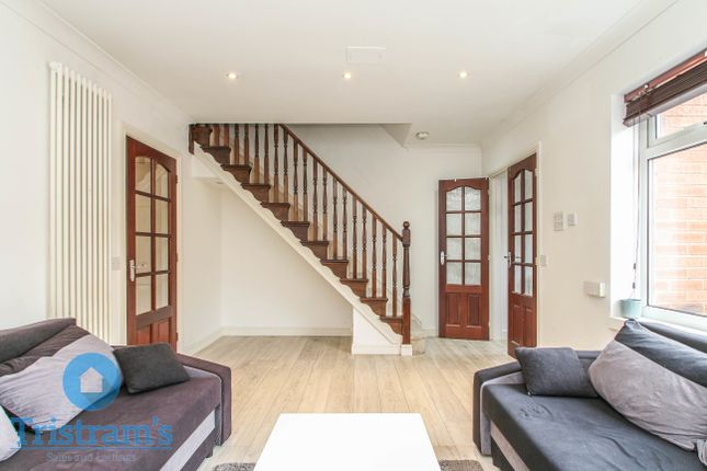 67, Deepdene Way, Nottingham photo 4