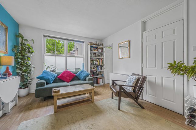 32, Paxton Road, London photo 3