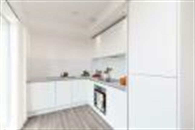 20, Thames Road, London photo 3
