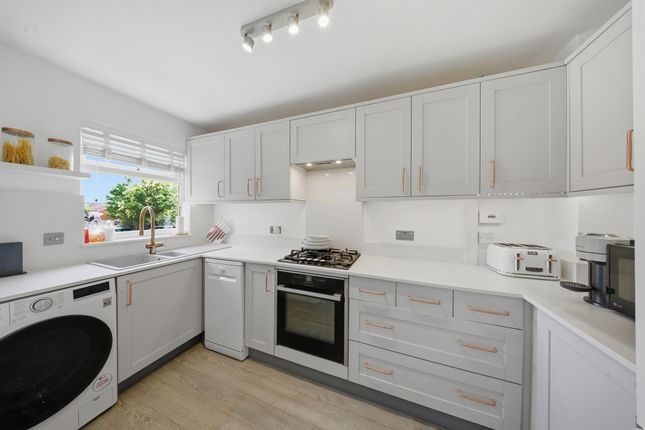 1, Nursery Close, Dorking photo 3
