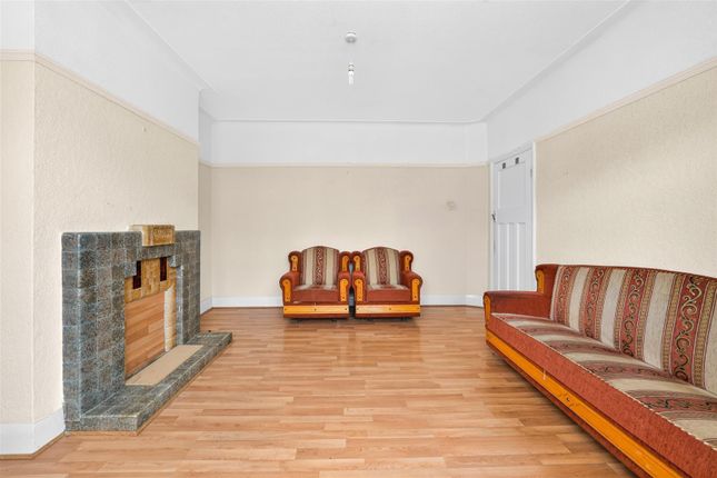 101, Inglehurst Gardens, Ilford photo 4
