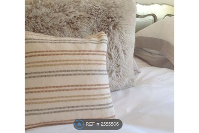 Bedroom Linen And Decor