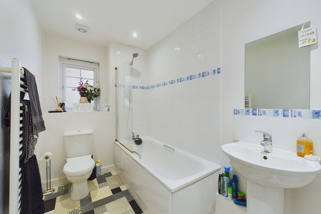 Flat for sale in Kennedy Road, Horsham