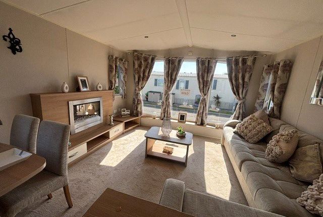 15 Blackwater View,, Eastland Meadows Country Park, Southminster photo 3