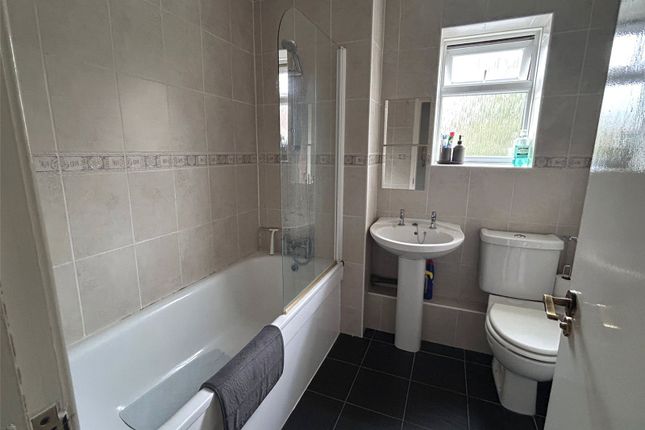 32, Bells Hill, Herts photo 5