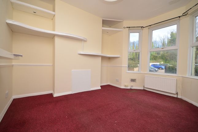Flat to rent in Richmond Road, Gillingham