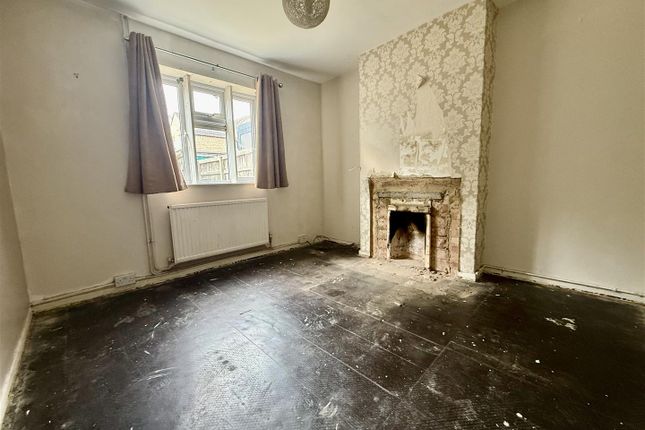 2, Thames Close, Swindon photo 5