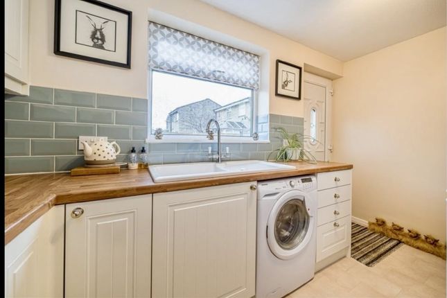 3, Thorndene Way, Bradford photo 2