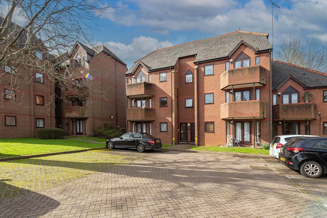 Thumbnail Flat for sale in Ashtree Court, Granville Road, St. Albans, Hertfordshire