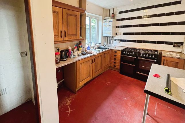 476, Crompton Way, Bolton photo 3