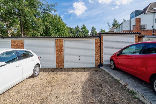 Flat Flat 6, 25, Lytton Grove, London photo 3