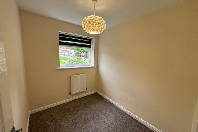 6, Stanford Close, Manchester photo 5