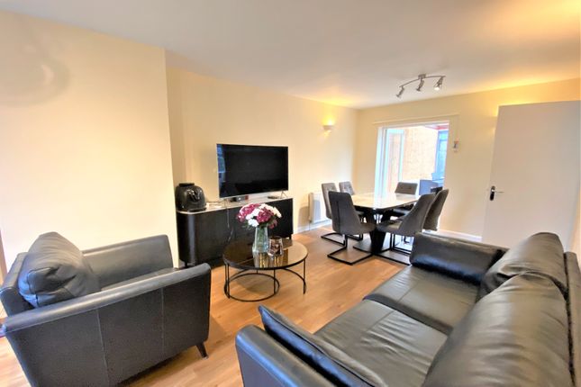 13, Llanaway Close, Godalming photo 3
