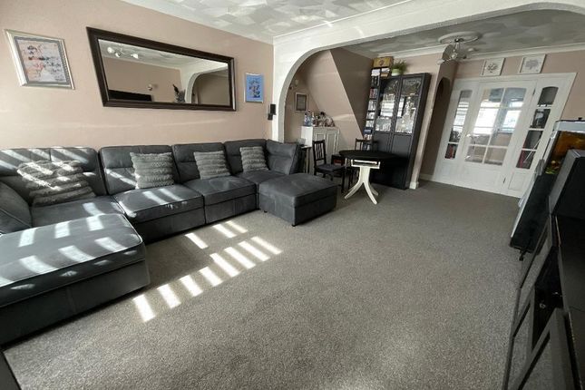 65 Diban Avenue, Elm Park, Hornchurch photo 2