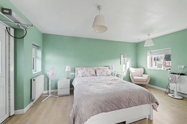 73 Adur Avenue, Worthing photo 4
