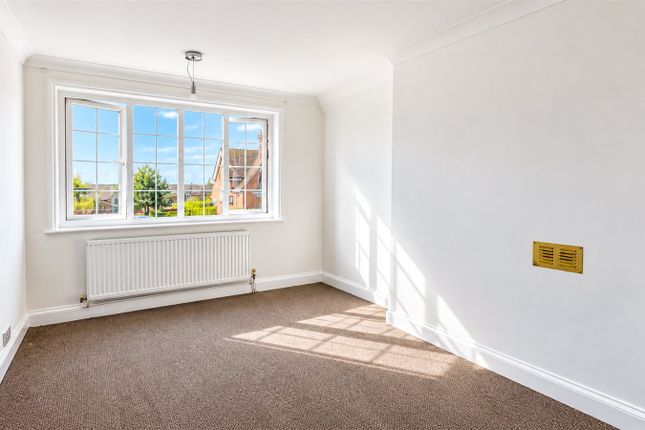 Flat 2, Raith House, 2, South Hill, Suffolk photo 3