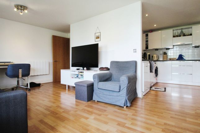 Flat to rent in Woodins Way, Oxford