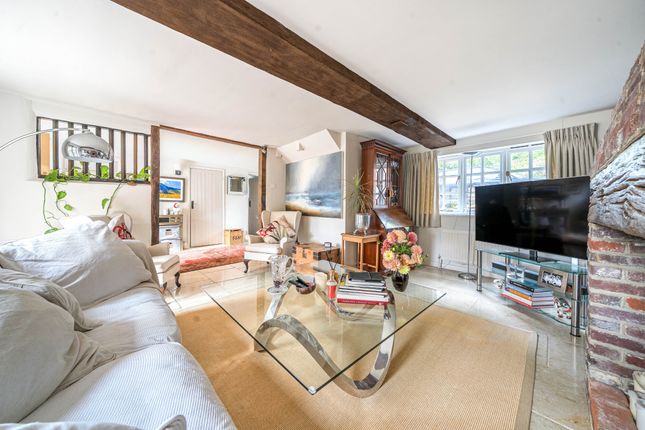 Swallow Cottage, Hosehill, Reading photo 3