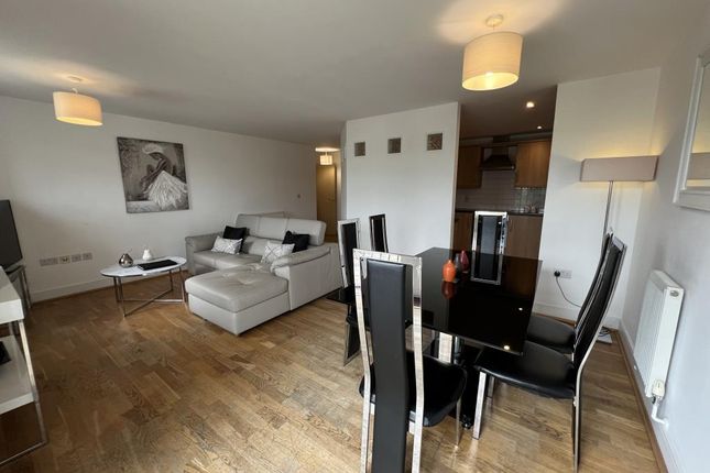 Flat to rent in Pavilions, Windsor