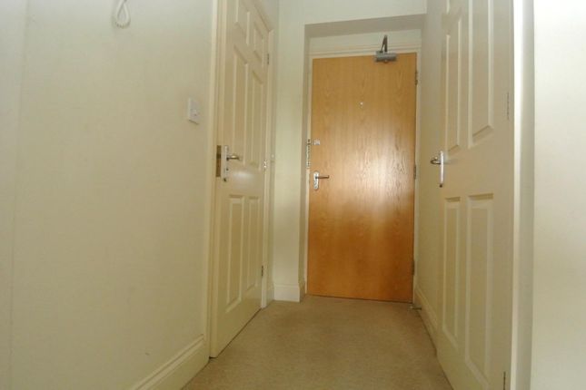 Flat for sale in Staines Road West, Ashford
