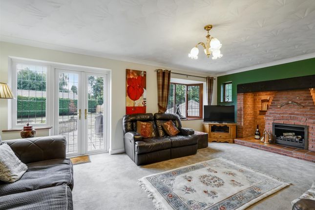 10, Manorleigh, Derbyshire photo 4