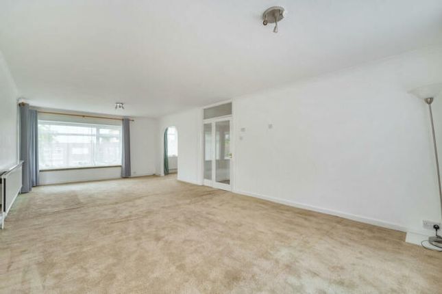 Flat for sale in Eversleigh, Buckingham Close, South West London