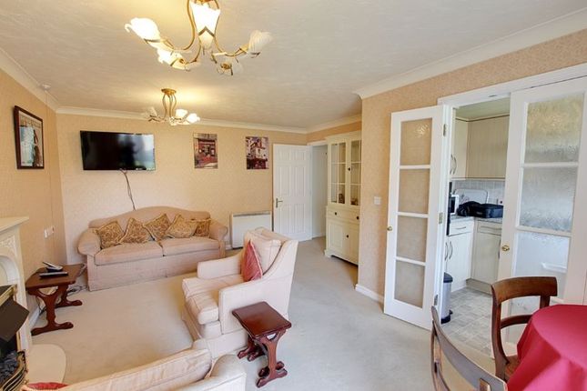 25 Regal Court, Bythesea Road, Trowbridge photo 3