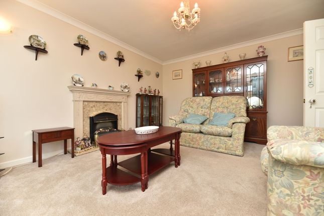 7 Leechcroft, Huntingdon photo 2