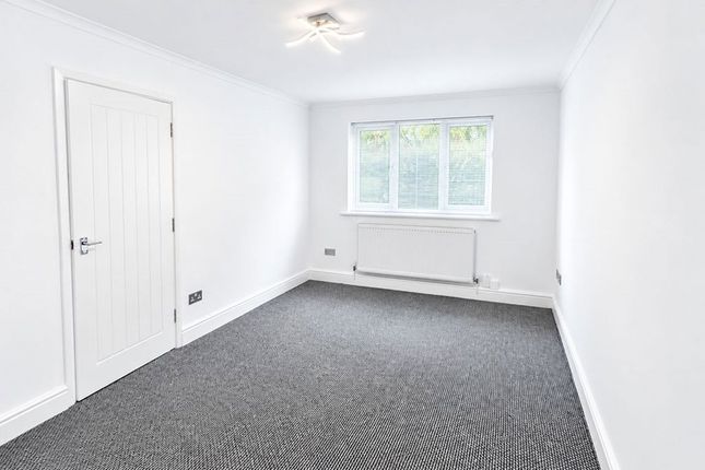 Blacksmith Close, Romford photo 2