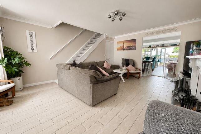 4, Creek View Avenue, Hullbridge photo 3
