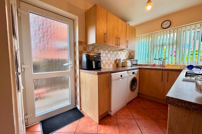 15 Dean Crescent, Cinderford photo 3