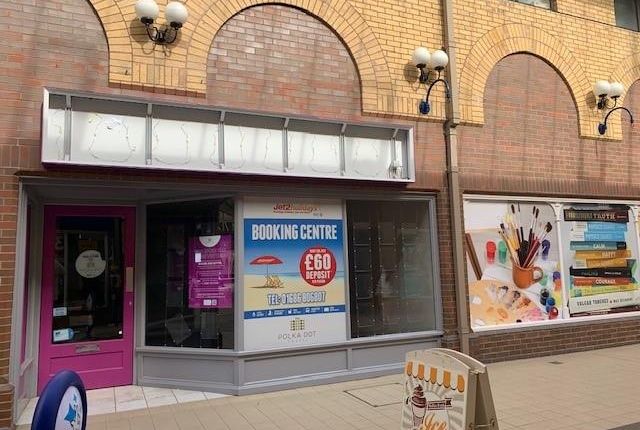 Thumbnail Retail premises to let in Prominent Well-Presented Shop Unit, Unit 3, Bear Lanes Shopping Centre, Broad Street, Newtown