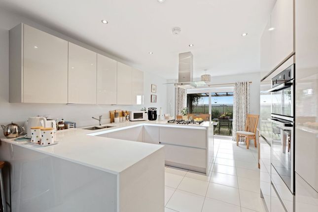 23 Coates Drive, Pershore photo 3