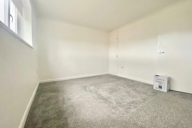 10, Woodford Court, Birchington photo 4