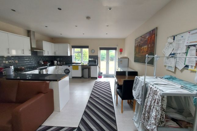 Six Bedroom End Terraced House