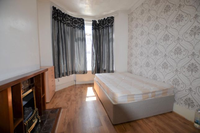 Thumbnail Property to rent in Nags Head Road, Ponders End, Enfield