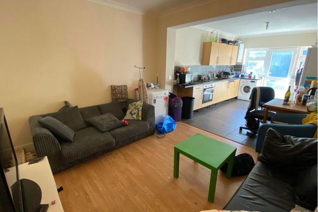 45, Blenheim Gardens, Southampton photo 3