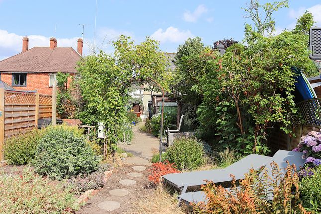 32, Yeovil Road, Farnborough photo 3