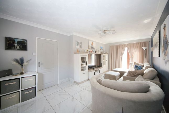 45 Dean Crescent, Wigan photo 2
