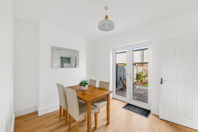 30 Bristol Drive, Lincoln photo 4