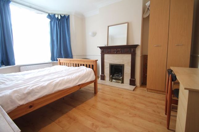 Thumbnail Semi-detached house to rent in Walford Road, Uxbridge